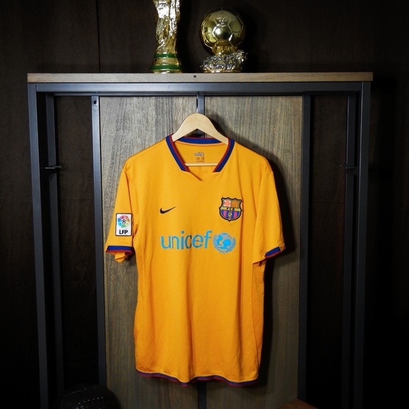Barcelona 2006/2008 Away Jersey – Lionel Messi #19 – Size L – Orange Nike Shirt - Picture 6 of 12